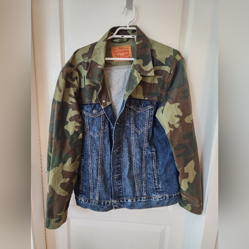 Mens xl Levi Strauss camouflage and jean jacket